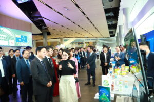 PTT trao doi tai quay AgriS 2