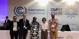 Cafe cùng VASEA - Interview with Prof. Thuy Pham - a world leading expert in climate policy and sustainable finance GS Thuy Pham voi dong nghiep tai Hoi nghi COP27 cua LHQ